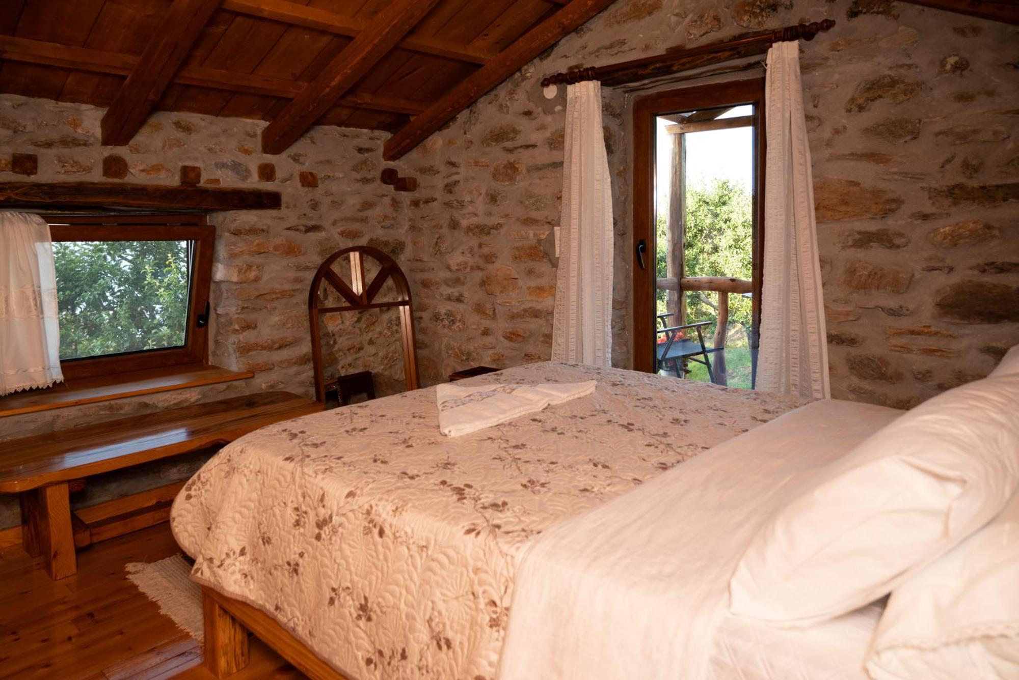 Aristoteli'S Stone House Makrirrákhi Extérieur photo